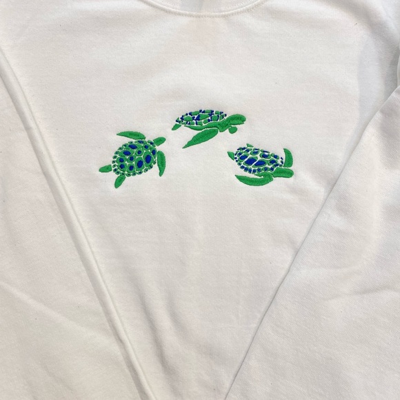 Sea turtle Embroidered Sweatshirt - Picture 2 of 3